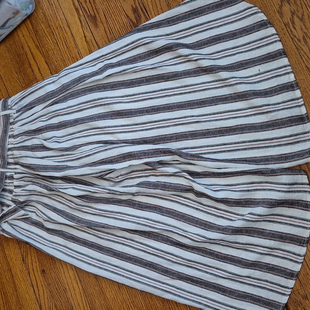 Soft striped linen blend capri pants, slit each leg & tulip hem sz medium belt - Picture 5 of 5
